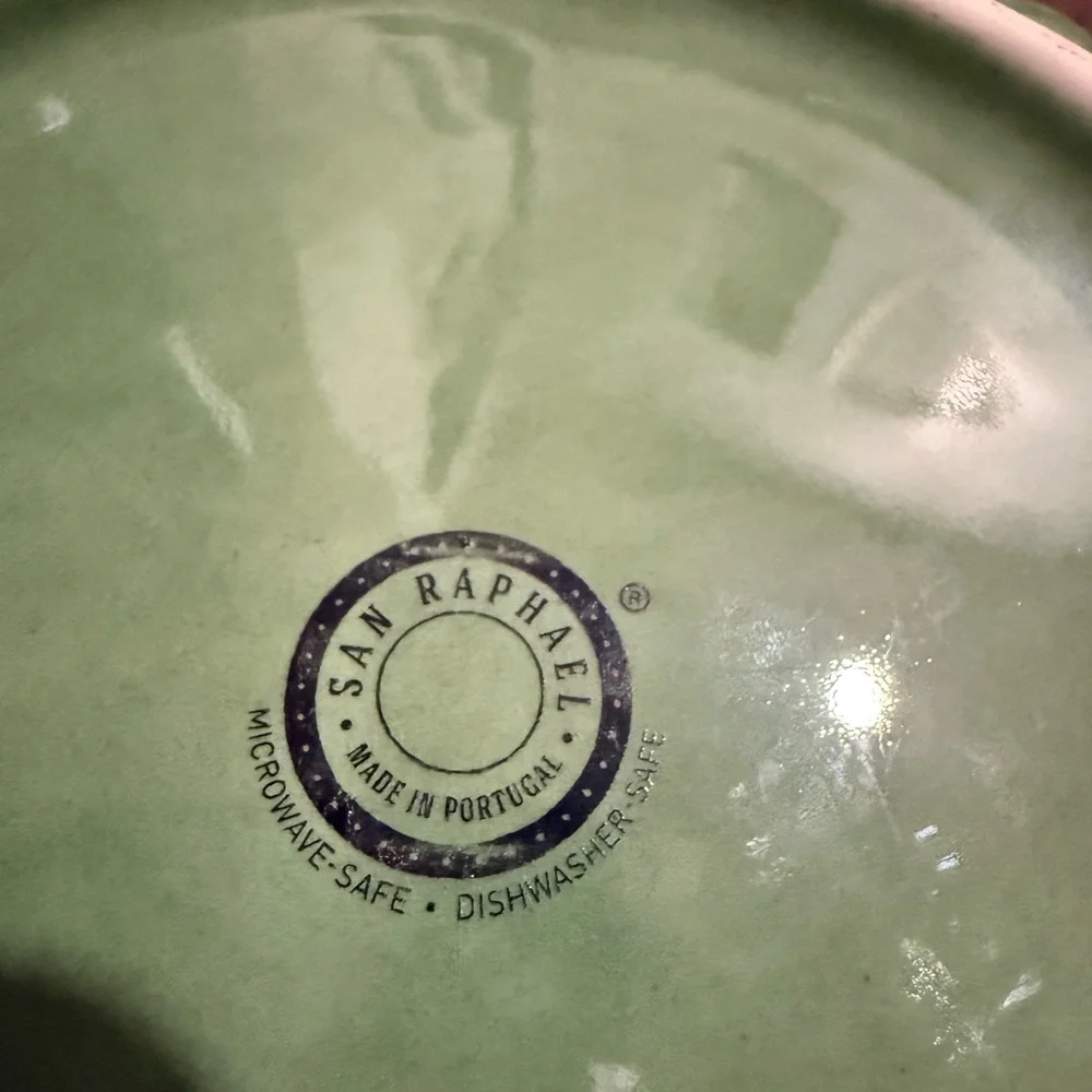 Vibrant Green Dinnerware Set with Leaf Design San Raphael lettuce bowls